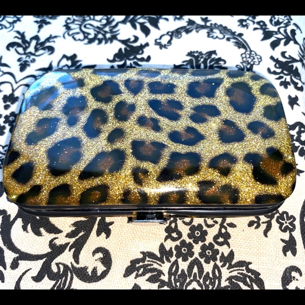Leopard Grooming & Nail Kit - Picture 2 of 2